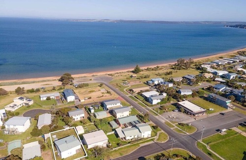 Coronet Bay House | SeaBreeze - Sleeps 10