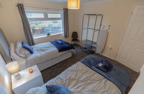 Thornaby On Tees House | Seabright stays- Free WiFi, Free Parking, 5 mins to Golf Club, Family & Contract