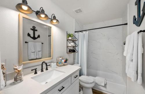 El Lago House | Seabrook 3BR Sleeps 10 w Backyard, Fire Pit Near Kemah