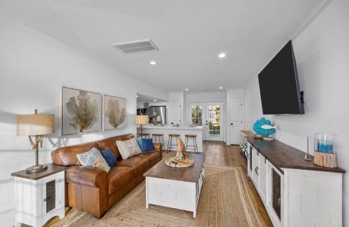 El Lago House | Seabrook 3BR Sleeps 10 w Backyard, Fire Pit Near Kemah