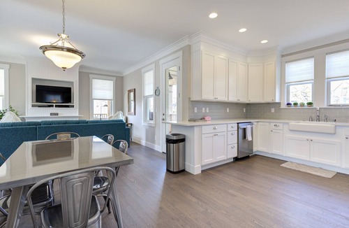 Seabrook House | Seabrook's Mainestay: Dog Friendly!