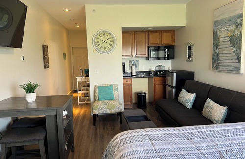 Seabrook Apartment | Seabrook Studio II - Walk to the beach!