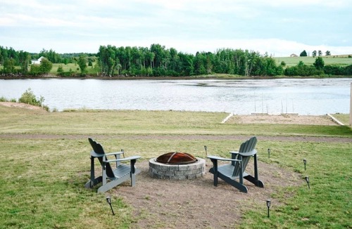 Sainte-Anne-de-Kent Cottage | Seacan by the River