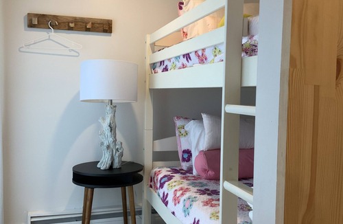 Leamington Cottage | Seacliff Sunset Cottage Rental on Seacliff Beach