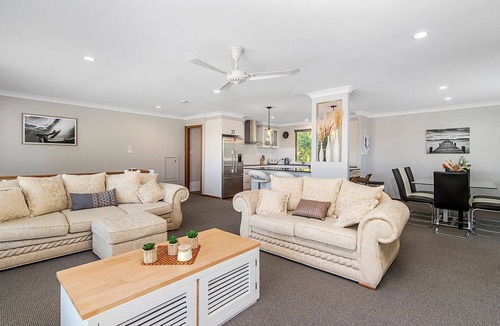 Bonny Hills House | Seaclusion - a/c, wifi available, close to beach