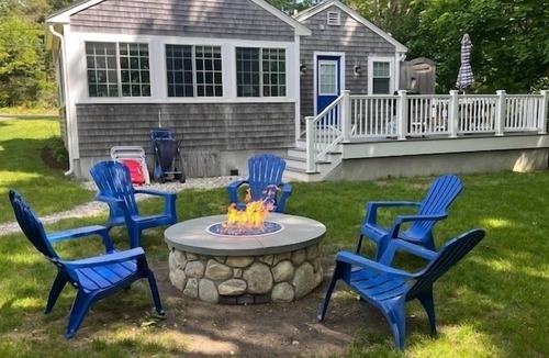Campground Landing Cottage | SEAclusion! Walk to Bay Beach!