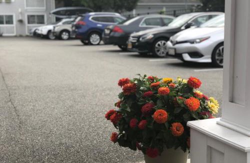 Hyannis Hotel | SeaCoast Inn