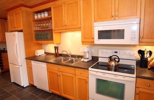 White Point House | Seacrest Tower Vacation Home - Ocean Views, Walk to the Beach!