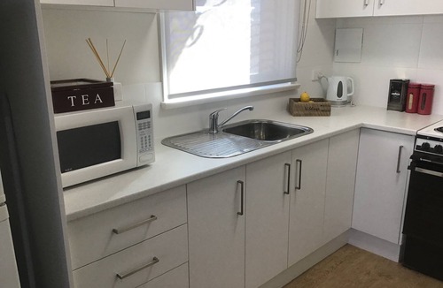 St Leonards Apartment | Seadoc only 300 m to the beach!