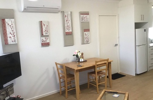 St Leonards Apartment | Seadoc only 300 m to the beach!