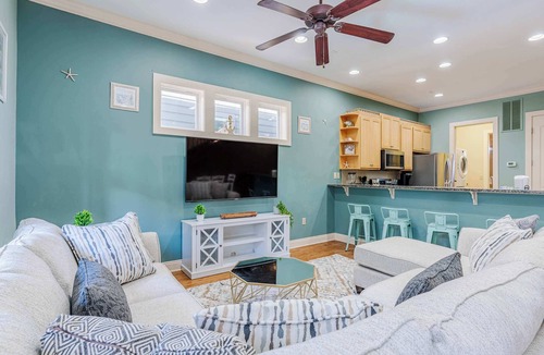 Crescent Beach Condo | SeaEsta Luxe Retreat | Pool, Walk to Beach | Activity Opportunities