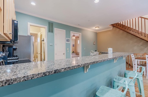 Crescent Beach Condo | Seaesta