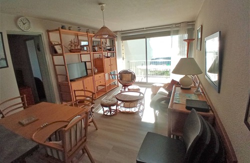 Palavas-les-Flots Apartment | Seafront apartment, air-conditioned, walk-through, private pool, parking