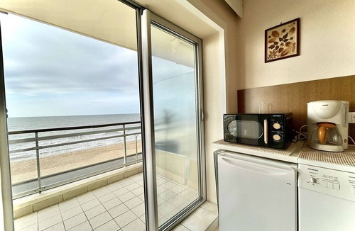 La Baule-Escoublac Apartment | Seafront Apartment - 2 Rooms, Terrace, Parking - La Baule