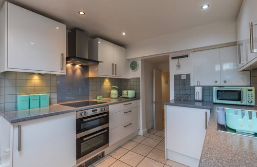 Littlehampton House | Seafront Apartment Private Garden & Free Parking