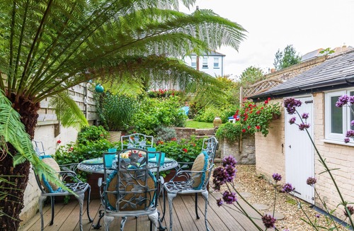 Littlehampton House | Seafront Apartment Private Garden & Free Parking