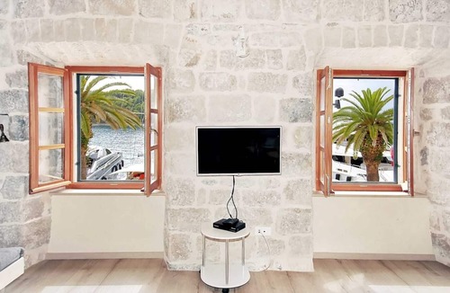 Cavtat Old Town Apartment | Seafront apartment in a historically designated stone house fully updated