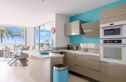 Cannes City Centre Apartment | Seafront apartment with large terrace