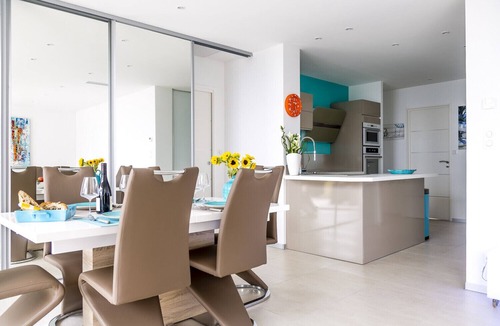 Cannes City Centre Apartment | Seafront apartment with large terrace