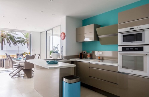 Cannes City Centre Apartment | Seafront apartment with large terrace