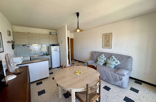 Port-la-Nouvelle Apartment | Seafront apt, 1 bedroom, balcony, washing machine, 5 pax