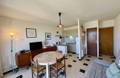 Port-la-Nouvelle Apartment | Seafront apt, 1 bedroom, balcony, washing machine, 5 pax