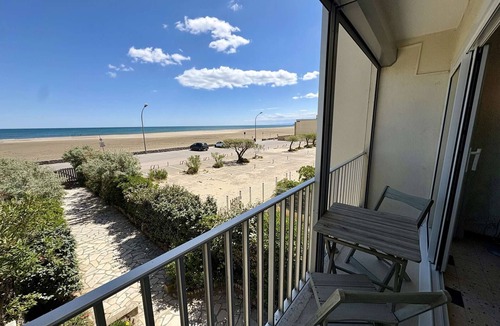 Port-la-Nouvelle Apartment | Seafront apt, 1 bedroom, balcony, washing machine, 5 pax