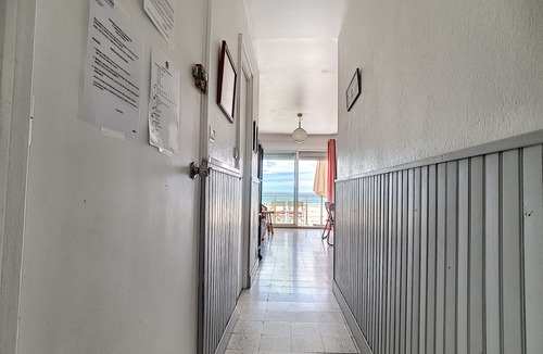 Palavas-les-Flots Apartment | Seafront F2, South-Facing Balcony, Parking, Sleeps 4 - Palavas-les-Flots