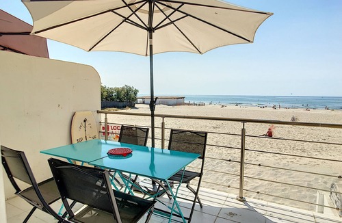Palavas-les-Flots Apartment | Seafront F2, South-Facing Balcony, Parking, Sleeps 4 - Palavas-les-Flots