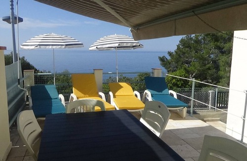 Saint-Mandrier-sur-Mer House | Seafront villa, magnificent location