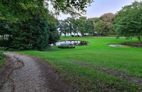 Kongsnæs House | Seafront Holiday Home with Hot Tub