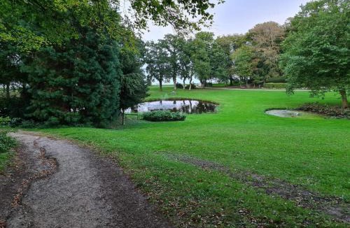 Kongsnæs House | Seafront Holiday Home with Hot Tub