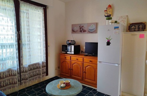 Saint-Cyprien Plage Apartment | Seafront location for this one-bedroom flat in a residence with communal swimming pool -4TRO94