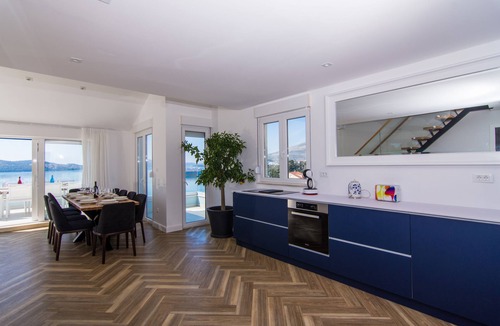 Trogir Apartment | Seafront Luxury Apartments Fun