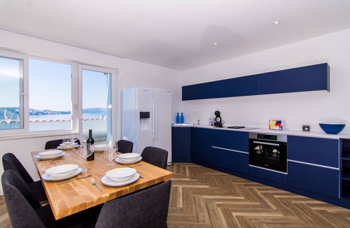 Trogir Apartment | Seafront Luxury Apartments Fun