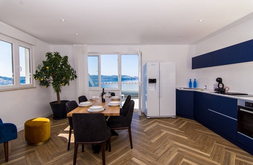 Trogir Apartment | Seafront Luxury Apartments Fun