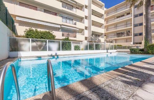 Cap-d'Antibes House | Seafront one bedroom apartment with a terrasse swimming pool and a parking