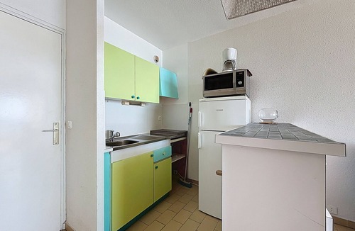 Carnon-Plage Apartment | Seafront studio cabin with parking and pets allowed