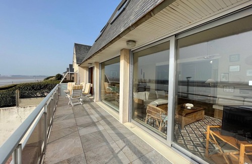 Saint-Pair-sur-Mer House | Seafront villa with garden and free Wifi