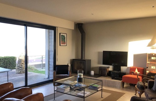 Bernieres-sur-Mer Villa | Seafront villa, landing beach, Bernières/sea, 3 bedrooms, sleeps 8