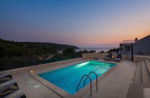 Milna (Brac) Villa | SEAFRONT VILLA for 10 people!