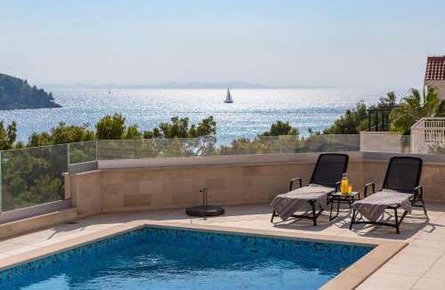 Milna (Brac) Villa | SEAFRONT VILLA for 10 people!