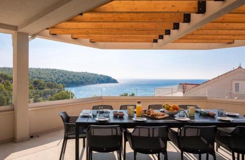 Milna (Brac) Villa | SEAFRONT VILLA for 10 people!