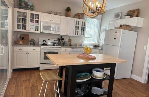 Moody Condo | Seaglass Village Gem! 3 night min, close to Ogunquit Beach