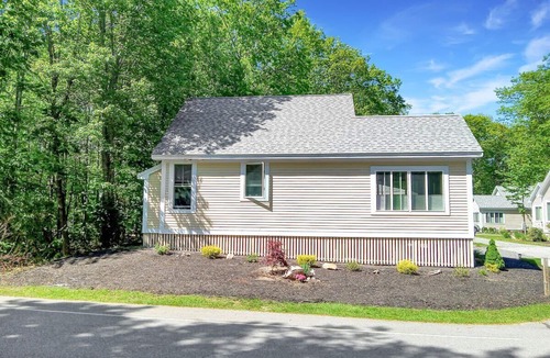 Moody Condo | Seaglass Village Gem! 3 night min, close to Ogunquit Beach