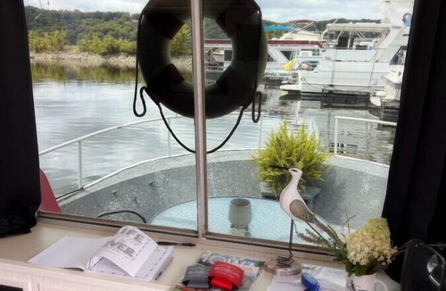 Sabula Boat Rental | Seagull Bungalow in the Harbor