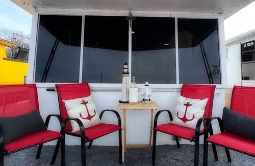 Sabula Boat Rental | Seagull Bungalow in the Harbor