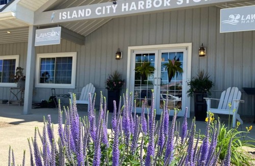 Sabula Boat Rental | Seagull Bungalow in the Harbor