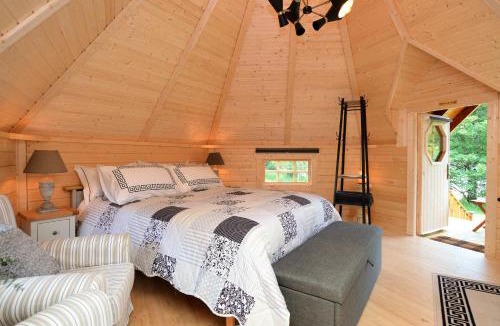 Cairndow House | Seal Point Cabin - Luxury Glamping