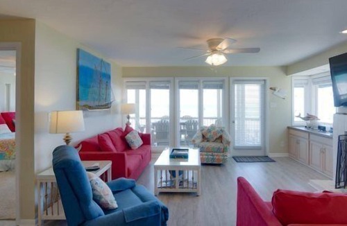 Crystal Beach House | Sealoft 104 | Beachfront